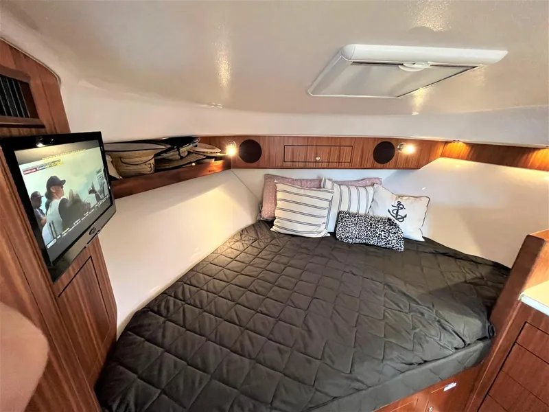 Slide: The Image of Pursuit OS 385 Offshore 2016 - 3331120