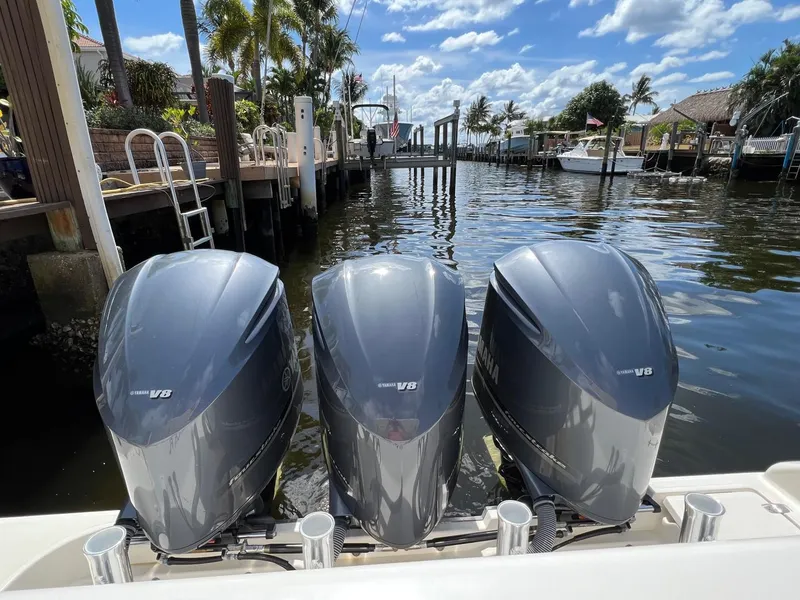 Slide: The Image of Pursuit OS 385 Offshore 2016 - 3331101