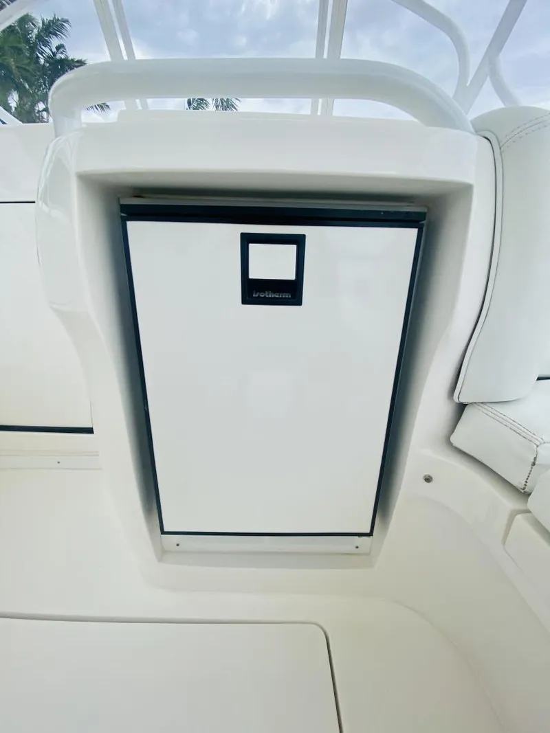 Slide: The Image of Intrepid 390 Sport Yacht 2008 - 3332479