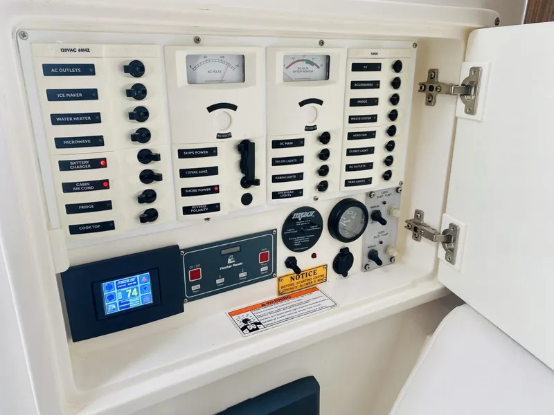 Slide: The Image of Intrepid 390 Sport Yacht 2008 - 3332524