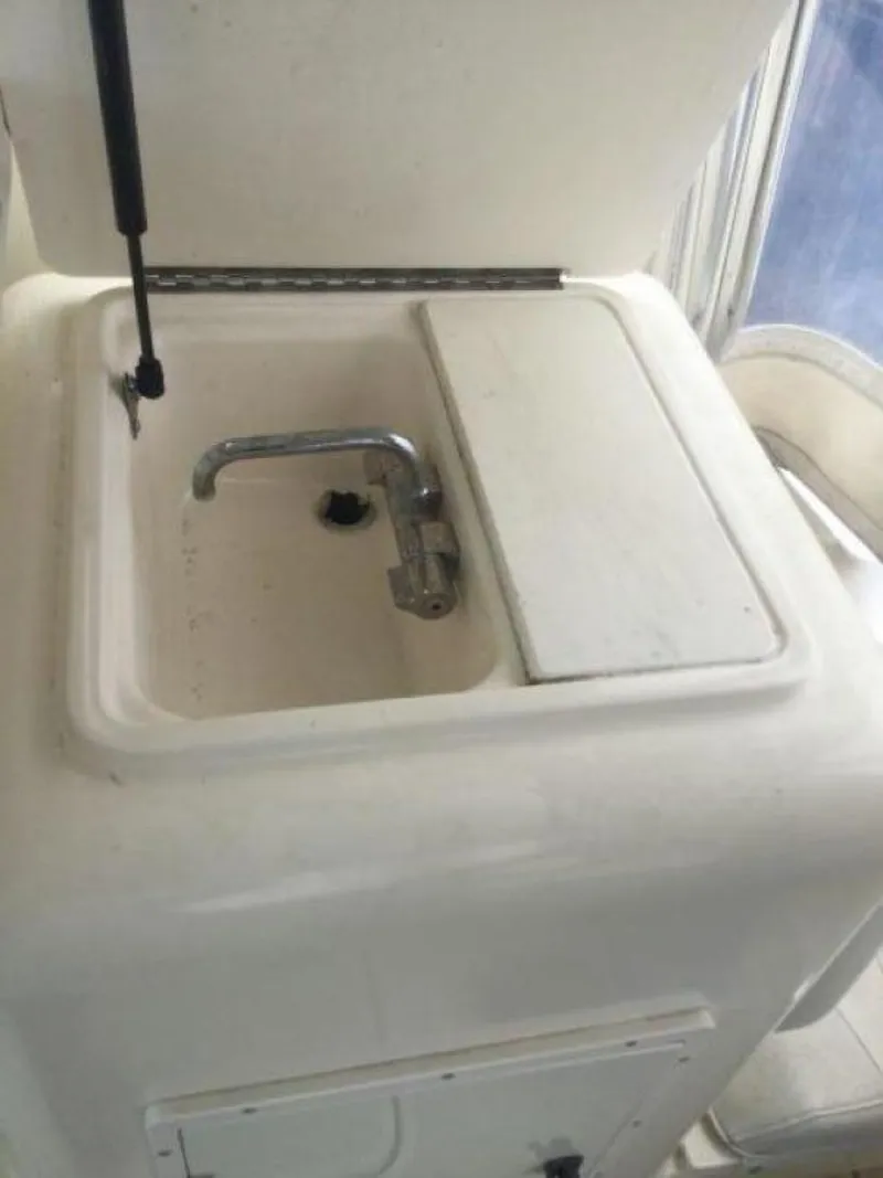 Slide: The Image of 30' Pursuit cockpit sink - 3344222