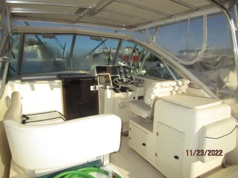 Slide: The Image of 30' Pursuit upper deck forward - 3518303