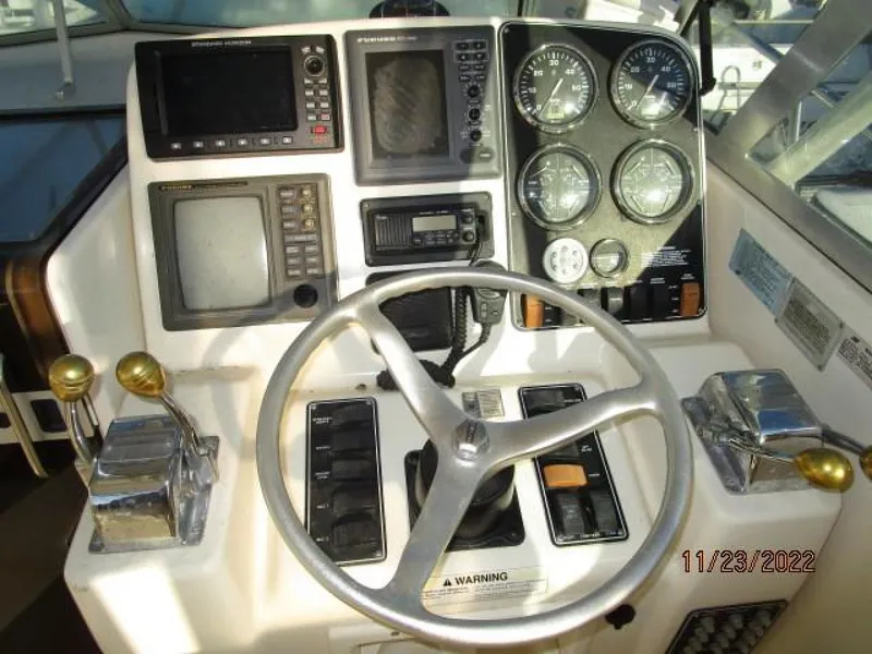 Slide: The Image of 30' Pursuit helm2 - 3518294