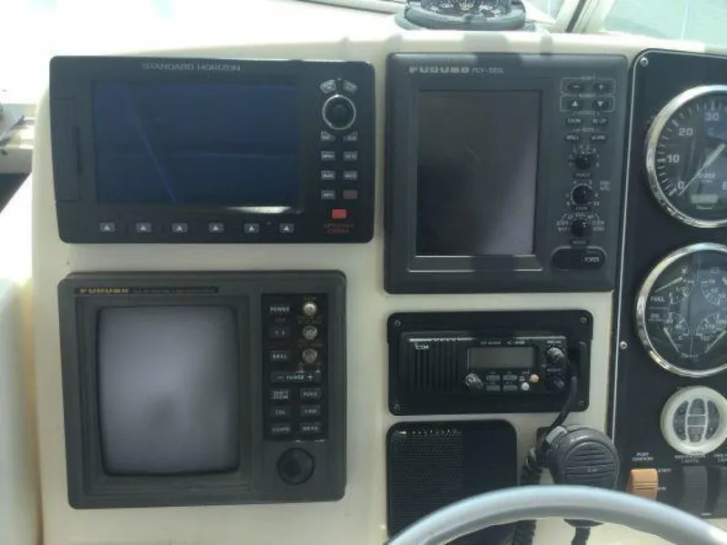 Slide: The Image of 30' Pursuit helm3 - 3344224