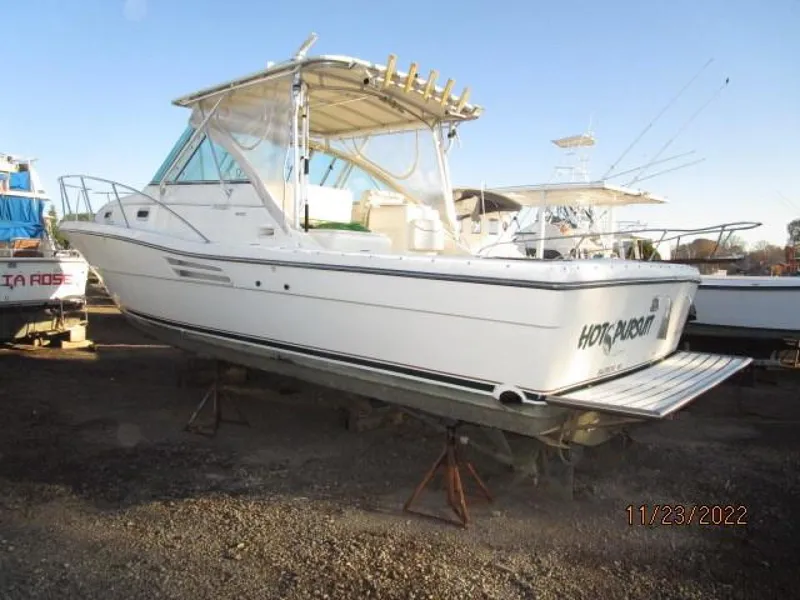 Slide: The Image of 30' Pursuit port aft profile - 3518298