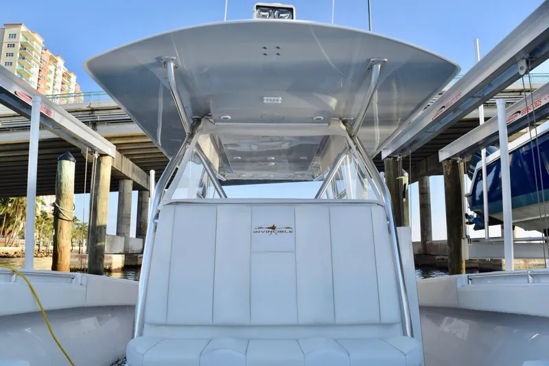 Slide: The Image of Forward Console Seating on the 2014 42' Invincible CaryAli - 3333786