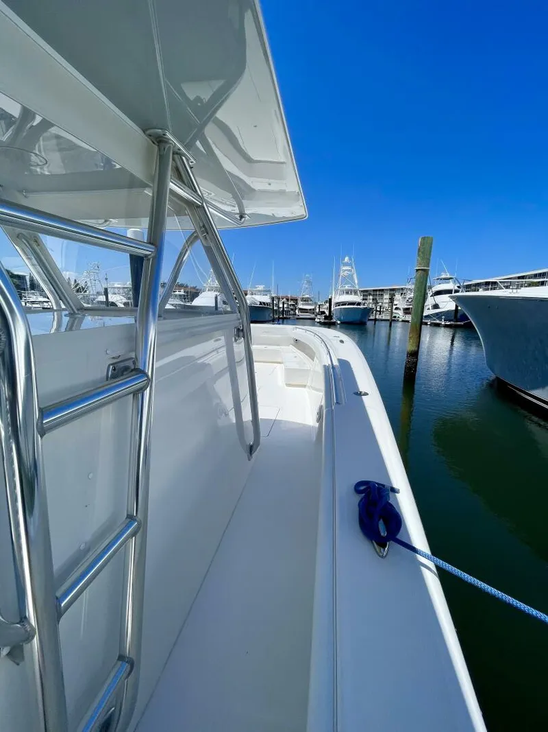 Slide: The Image of Console on the 2014 42' Invincible CaryAli - 5219707