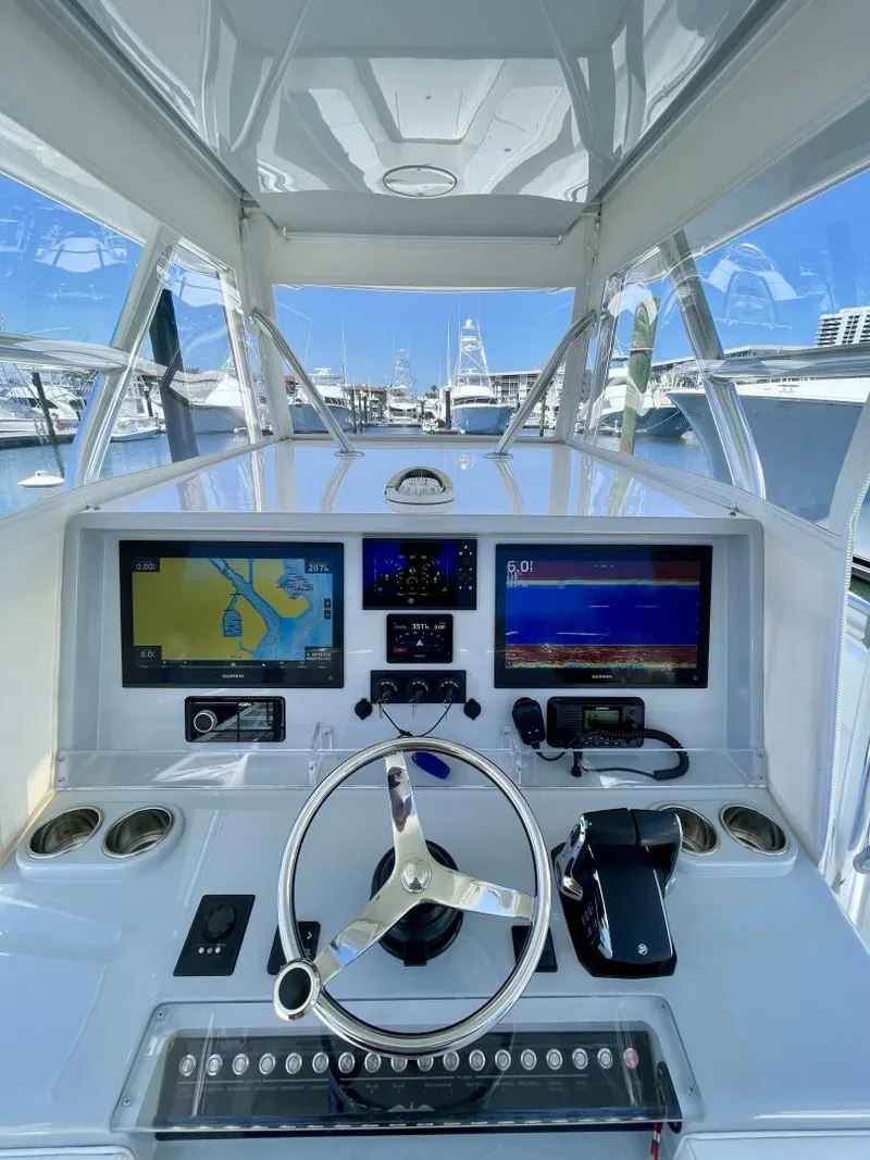 Slide: The Image of Helm/Console on the 2014 42' Invincible CaryAli - 5219710