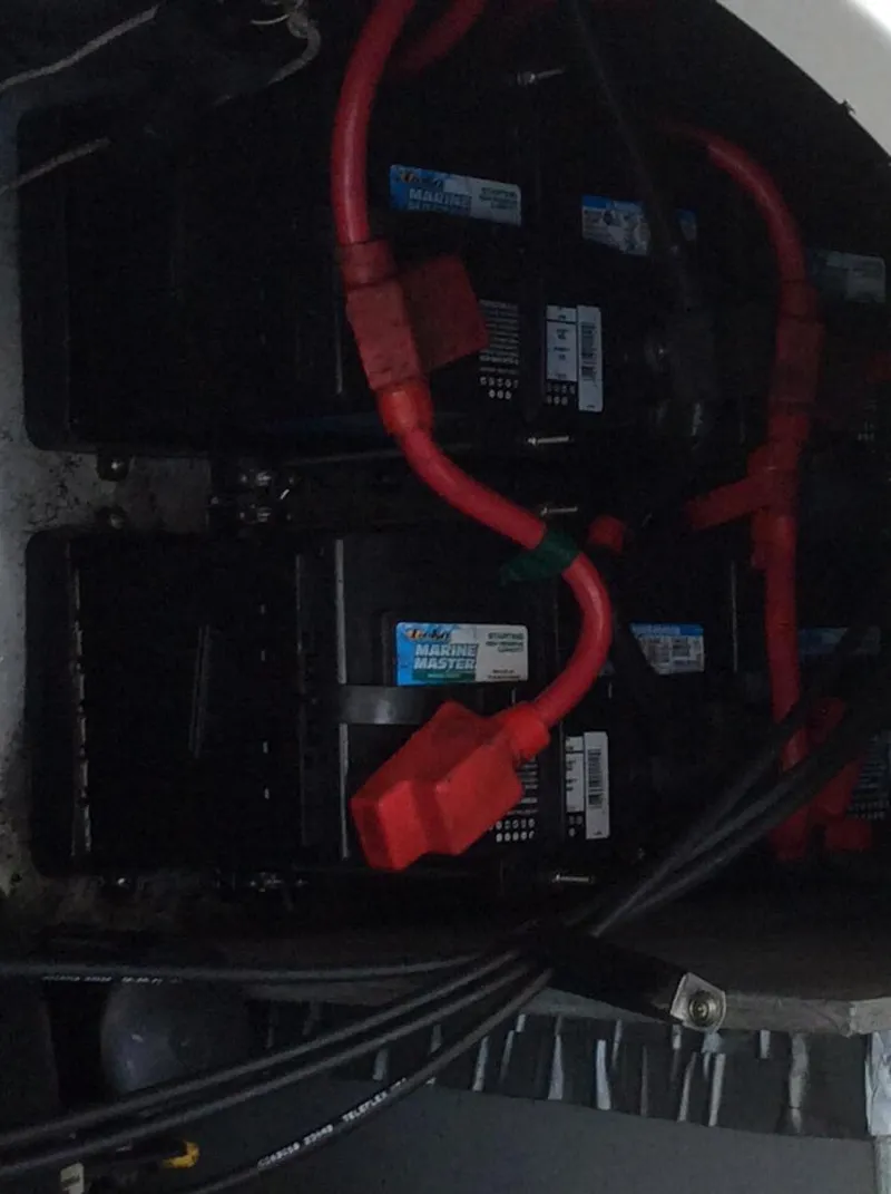 Slide: The Image of Sea Ray 320 2003 - 3350320