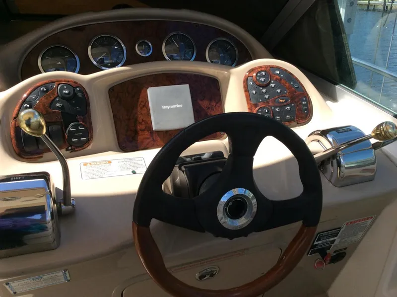 Slide: The Image of Sea Ray 320 2003 - 3350276