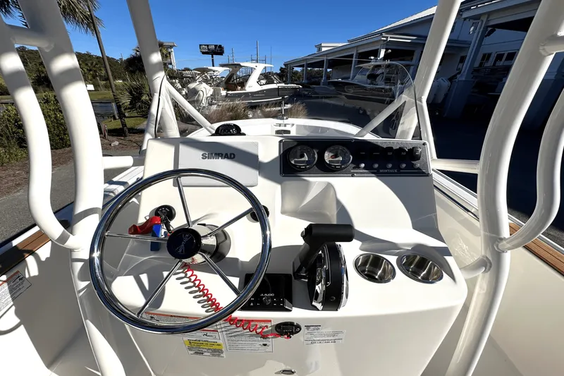 Slide: The Image of Boston Whaler 190 Montauk 2025 - 10
