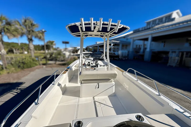 Slide: The Image of Boston Whaler 190 Montauk 2025 - 3