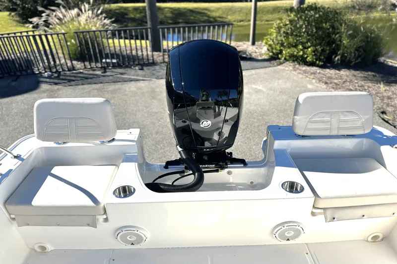 Slide: The Image of Boston Whaler 190 Montauk 2025 - 4