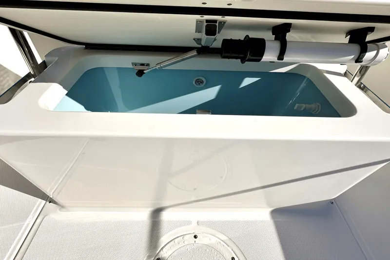 Slide: The Image of Boston Whaler 190 Montauk 2025 - 6