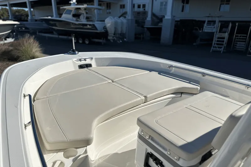 Slide: The Image of Boston Whaler 190 Montauk 2025 - 14