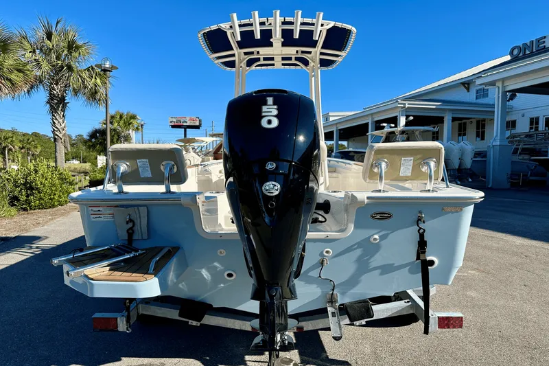 Slide: The Image of Boston Whaler 190 Montauk 2025 - 1