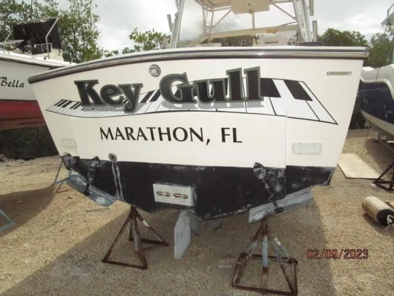 Slide: The Image of 25' Carolina Classic transom - 3595937