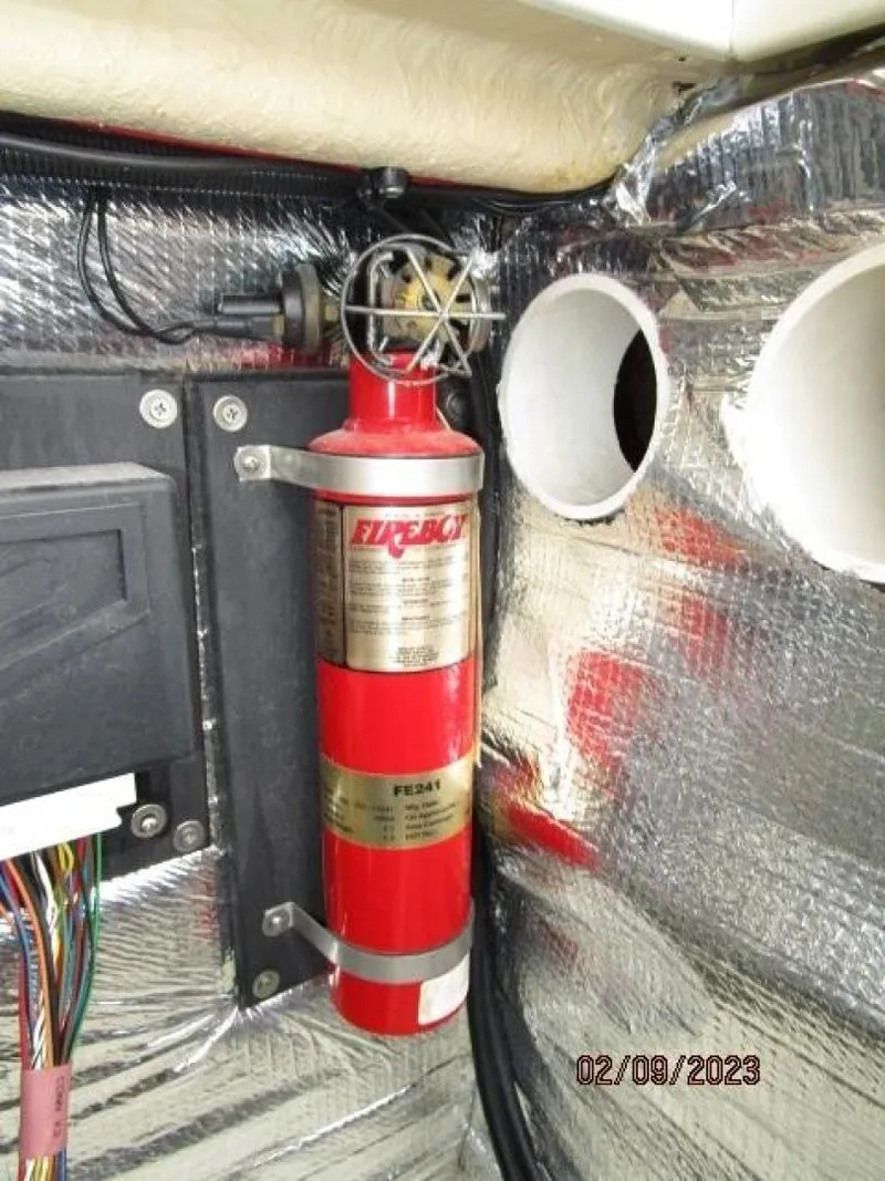 Slide: The Image of 25' Carolina Classic engine compartment fire suppression system - 3595918