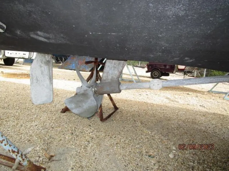 Slide: The Image of 25' Carolina Classic running gear1 - 3595929