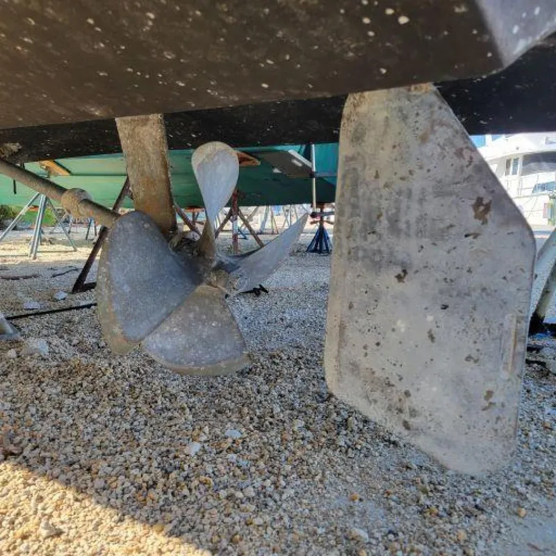 Slide: The Image of 25' Carolina Classic running gear2  - 3359366