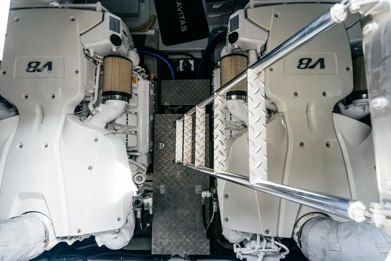 Slide: The Image of Sunseeker Predator 2018 - 3368658