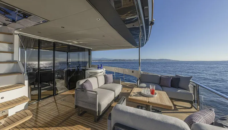 Slide: The Image of Absolute Navetta 75 2027 - 5552188