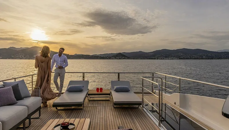 Slide: The Image of Absolute Navetta 75 2027 - 5552192