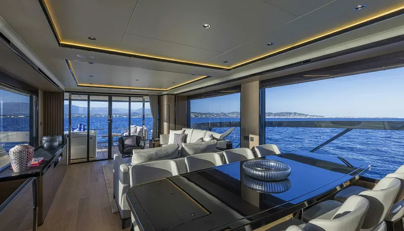 Slide: The Image of Absolute Navetta 75 2027 - 5552200