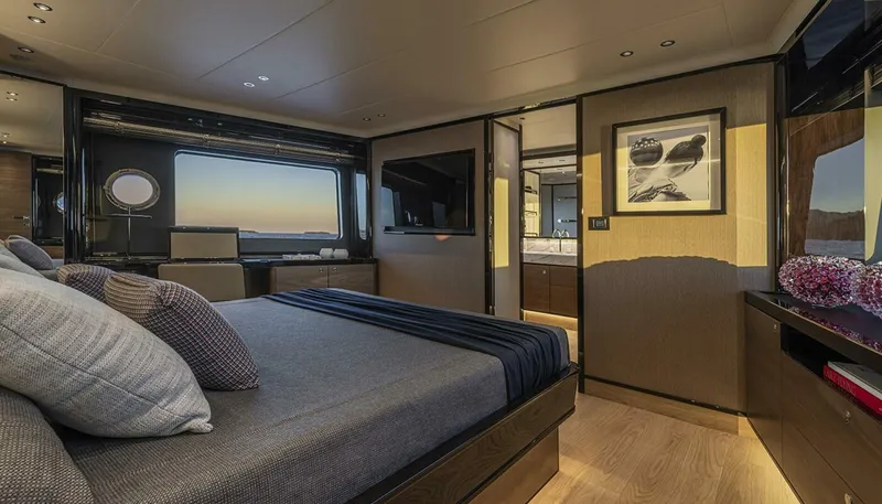 Slide: The Image of Absolute Navetta 75 2027 - 5552197