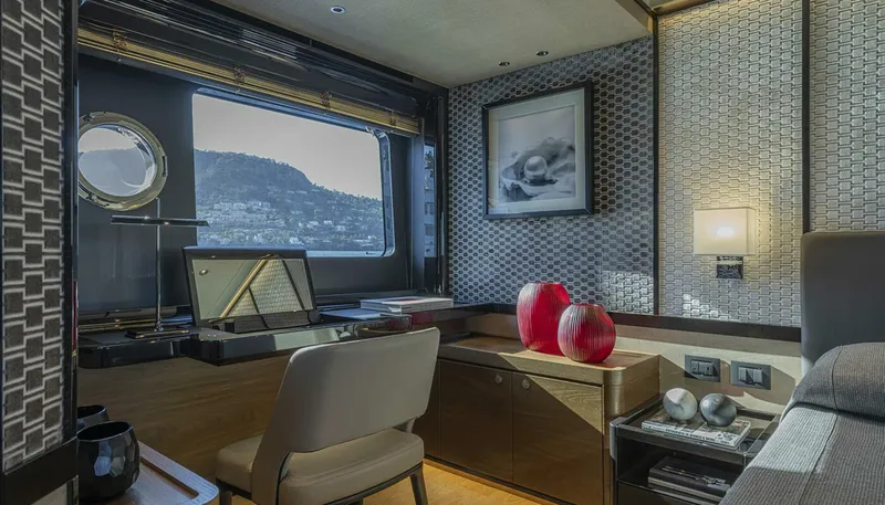 Slide: The Image of Absolute Navetta 75 2027 - 5552206