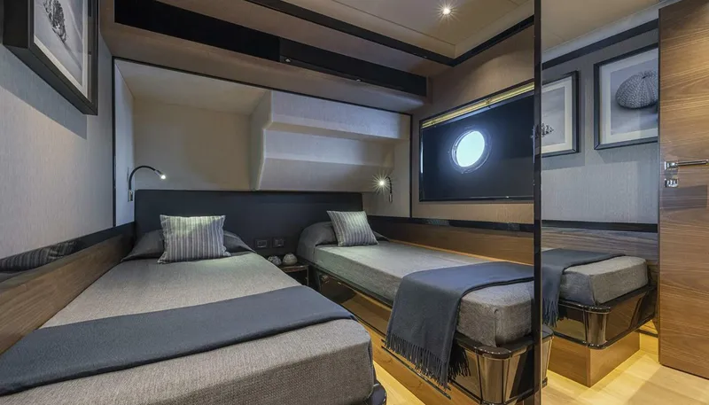 Slide: The Image of Absolute Navetta 75 2027 - 5552214
