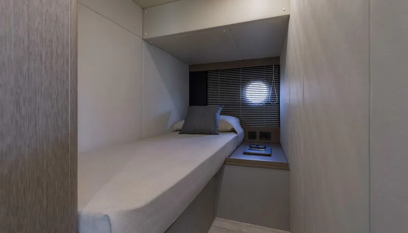 Slide: The Image of Absolute Navetta 75 2027 - 5552210