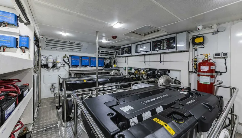Slide: The Image of Absolute Navetta 75 2027 - 5552211