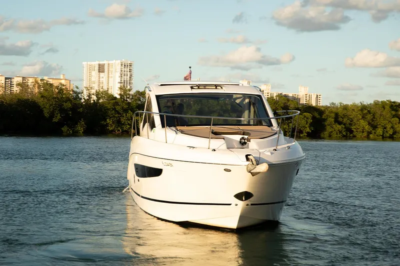 Slide: The Image of Sea Ray Sundancer Coupe 2019 - 3509608