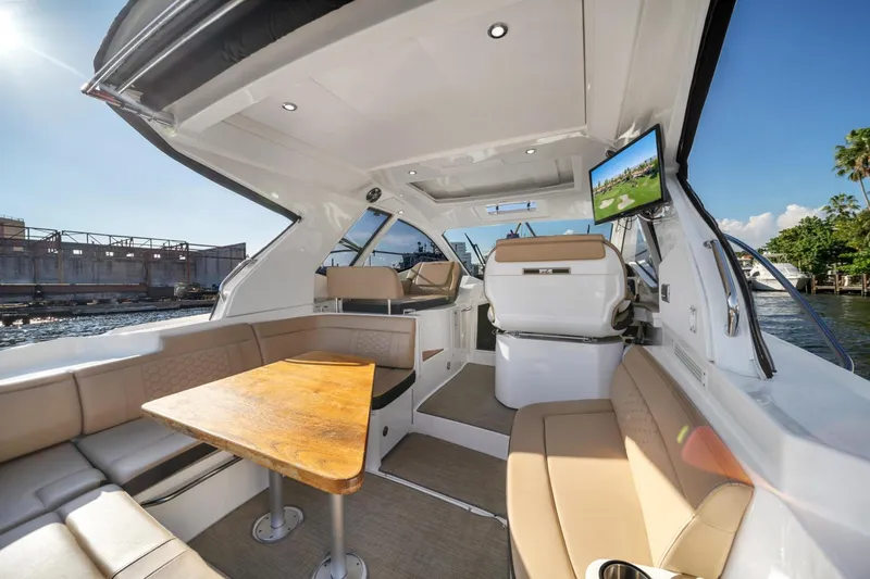 Slide: The Image of Sea Ray Sundancer Coupe 2019 - 3509621