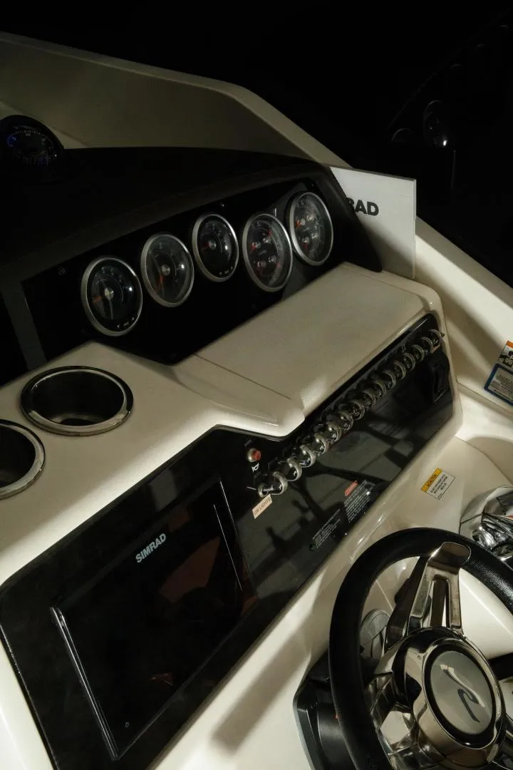 Slide: The Image of Sea Ray Sundancer Coupe 2019 - 3509627