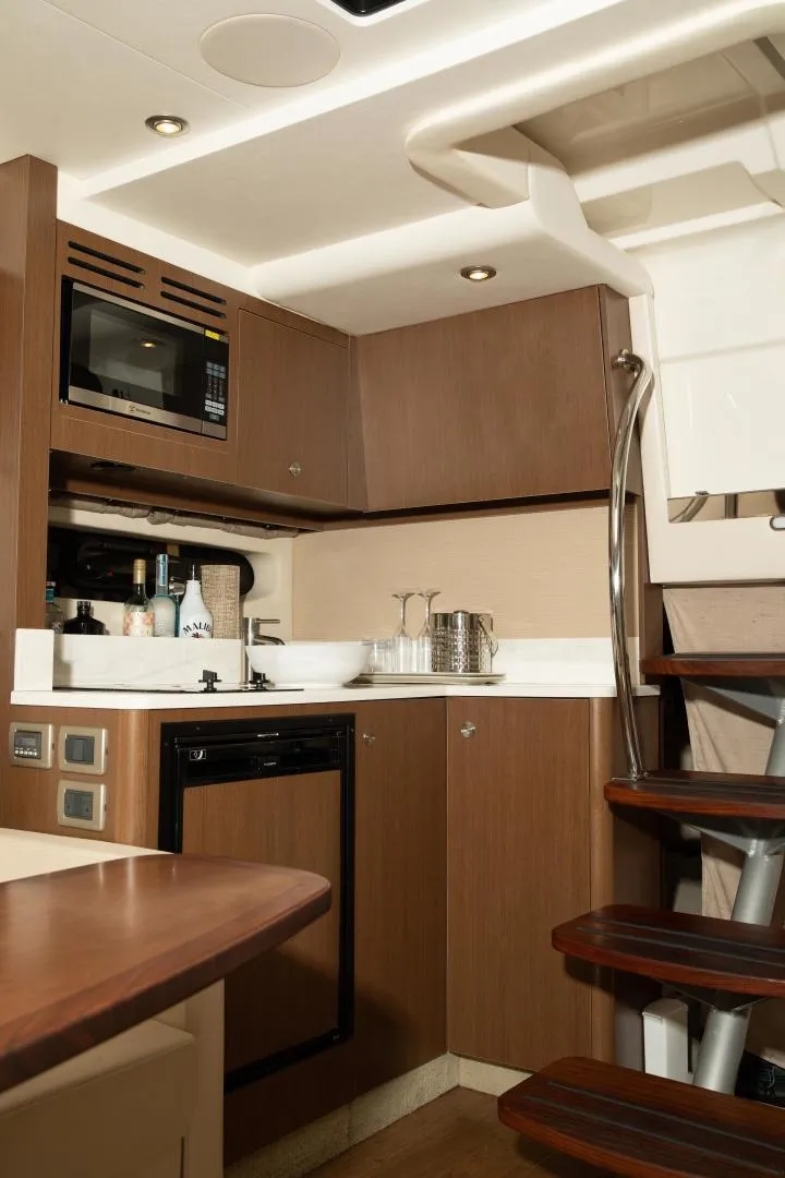 Slide: The Image of Sea Ray Sundancer Coupe 2019 - 3509633