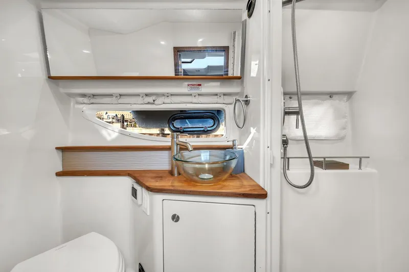 Slide: The Image of Sea Ray Sundancer Coupe 2019 - 3509636