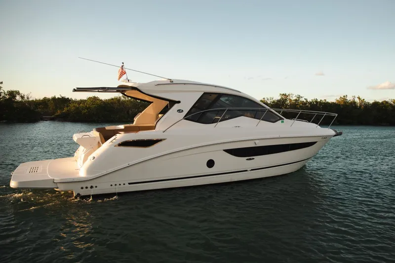 Slide: The Image of Sea Ray Sundancer Coupe 2019 - 3509610
