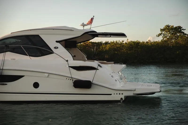 Slide: The Image of Sea Ray Sundancer Coupe 2019 - 3509614