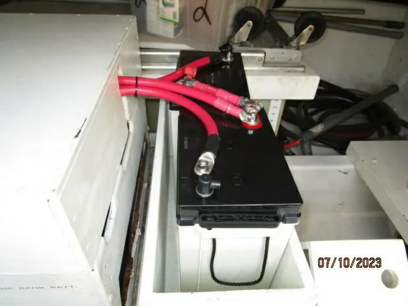 Slide: The Image of 58' West Bay battery bank2 - 3793864