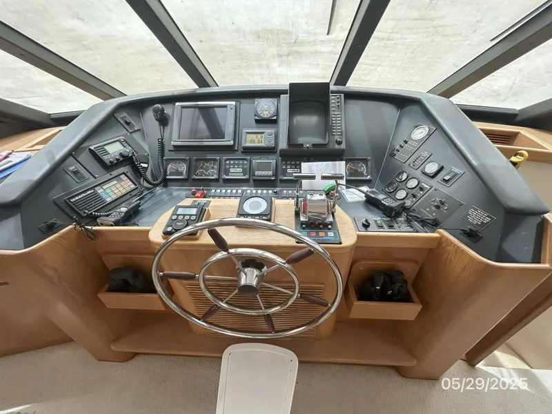 Slide: The Image of 58' West Bay pilothosue helm3 - 5412774