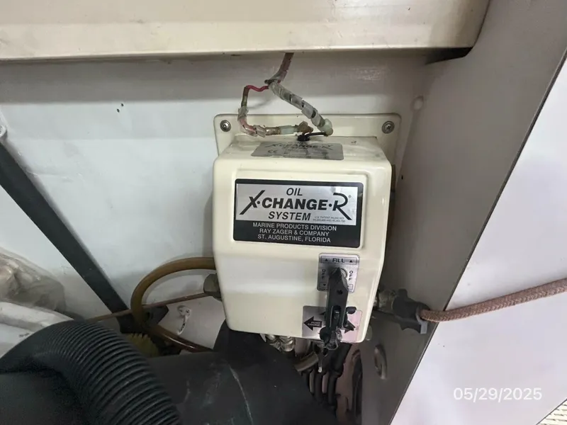 Slide: The Image of 58' West Bay oil change system - 5412772