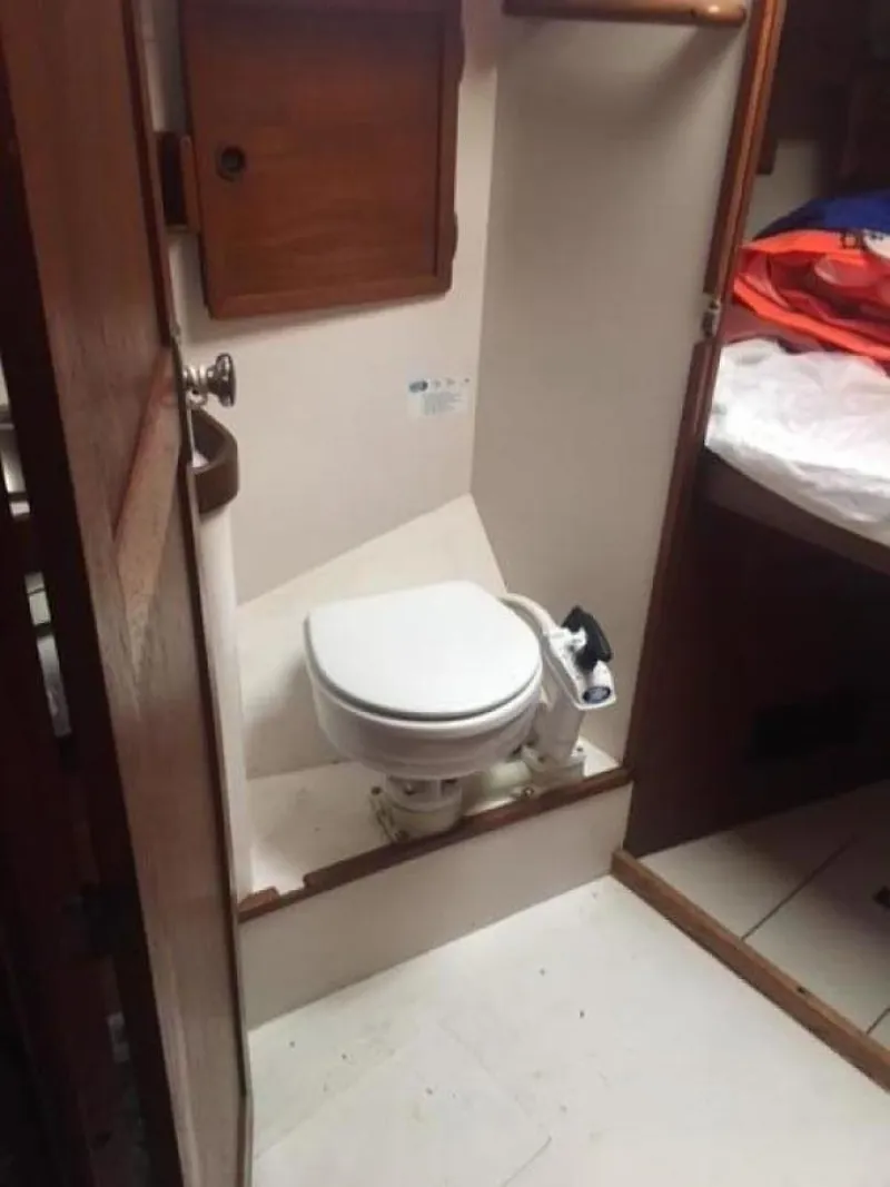 Slide: The Image of Heritage Yacht Intrepid 35 1976 - 3605995