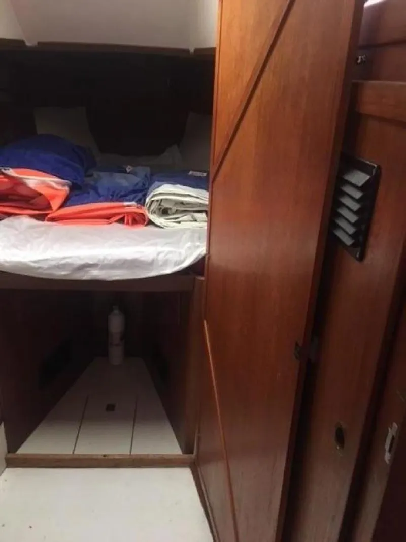 Slide: The Image of Heritage Yacht Intrepid 35 1976 - 3605996