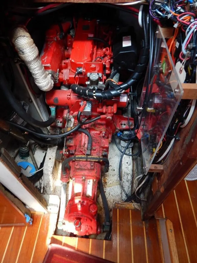 Slide: The Image of Heritage Yacht Intrepid 35 1976 - 3605976