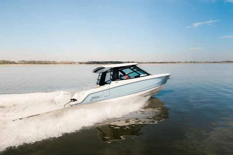Slide: The Image of Boston Whaler 330 Vantage 2025 - 10