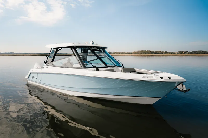 Slide: The Image of Boston Whaler 330 Vantage 2025 - 2