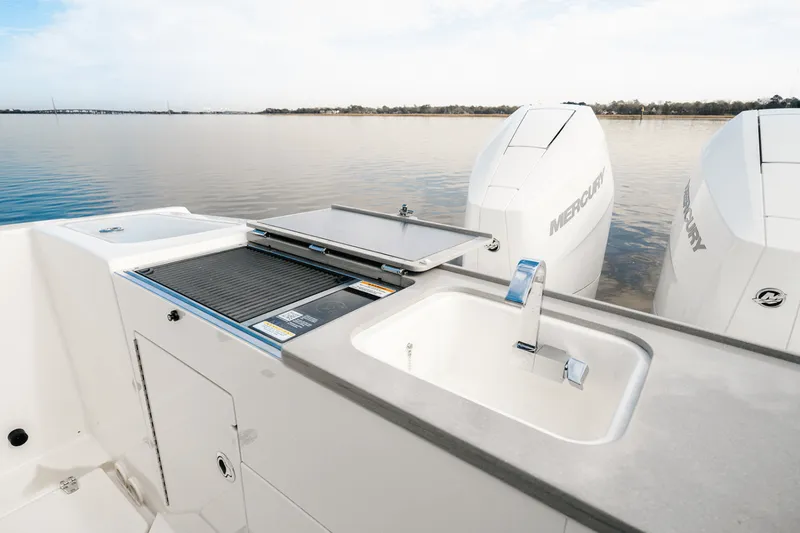 Slide: The Image of Boston Whaler 330 Vantage 2025 - 22