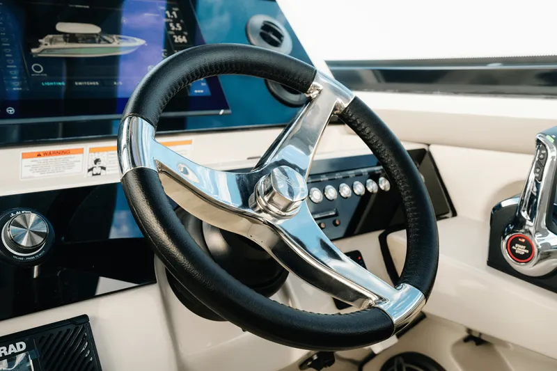 Slide: The Image of Boston Whaler 330 Vantage 2025 - 24